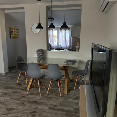 Private Modern Apartment Nea Roda Exterior foto