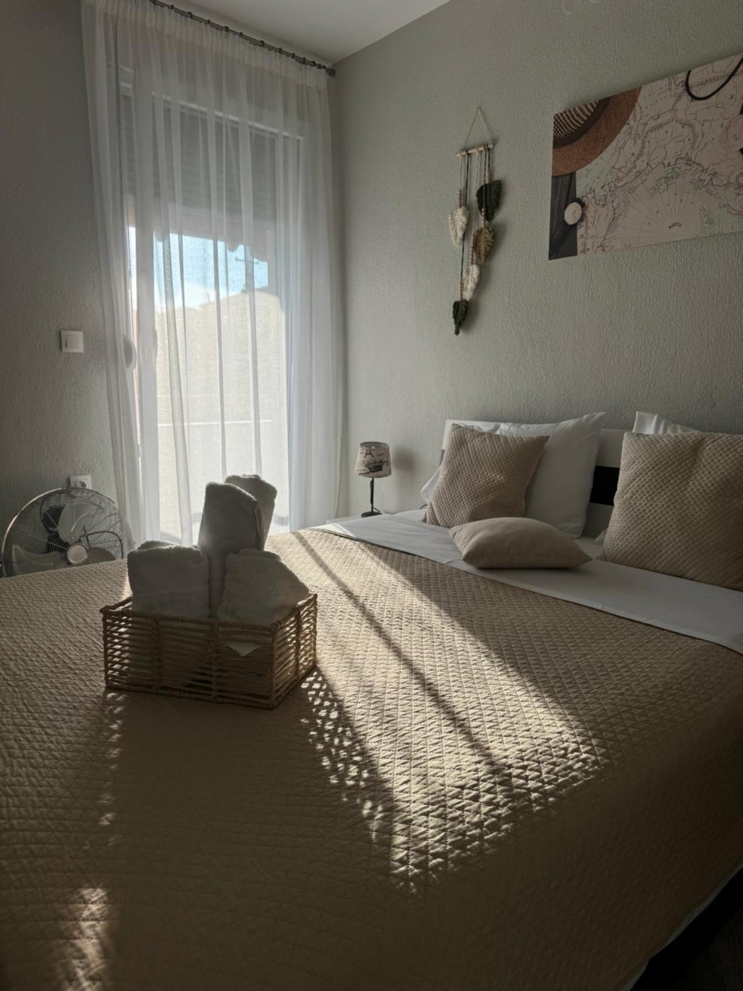 Private Modern Apartment Nea Roda Exterior foto