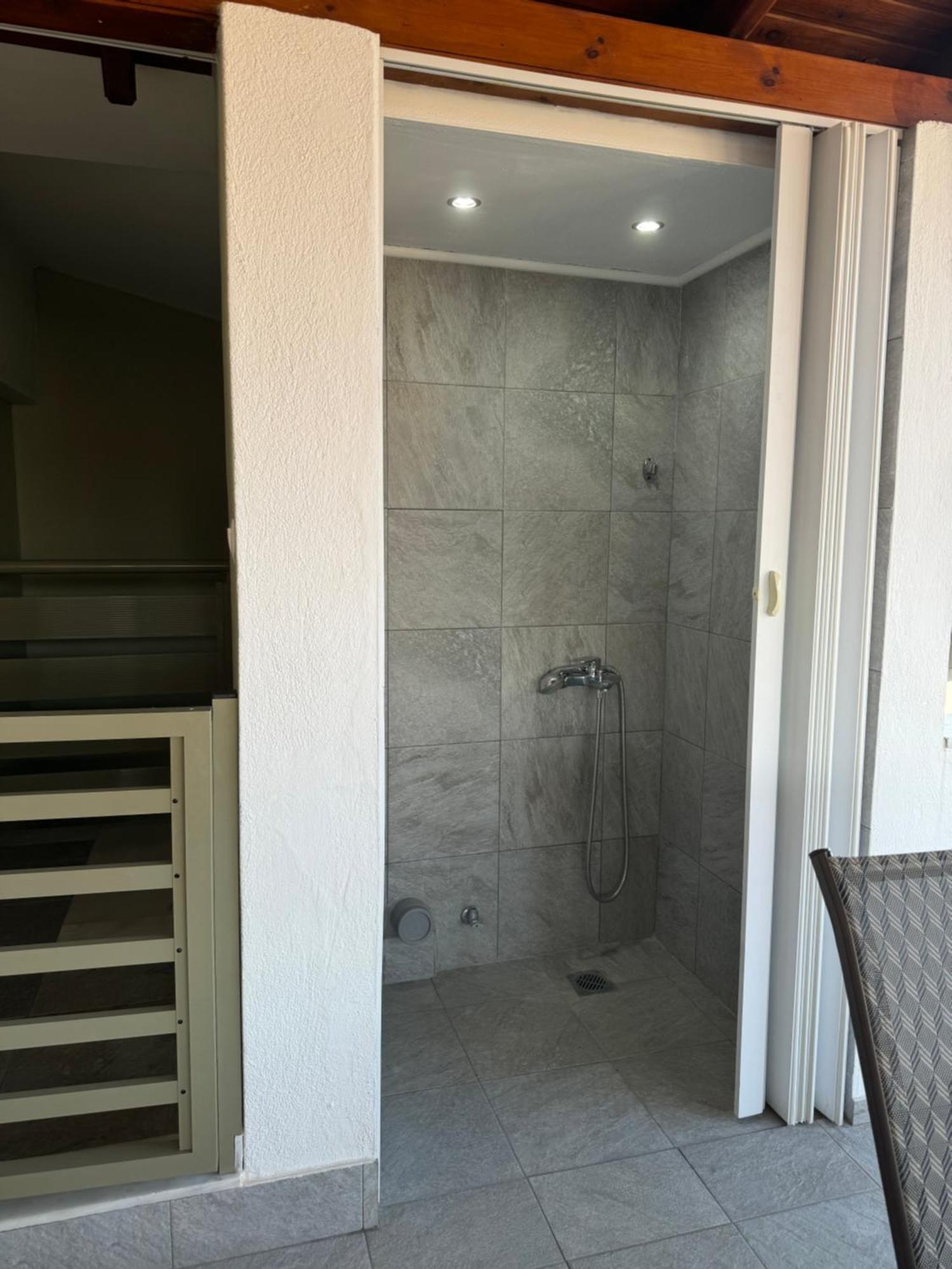 Private Modern Apartment Nea Roda Exterior foto