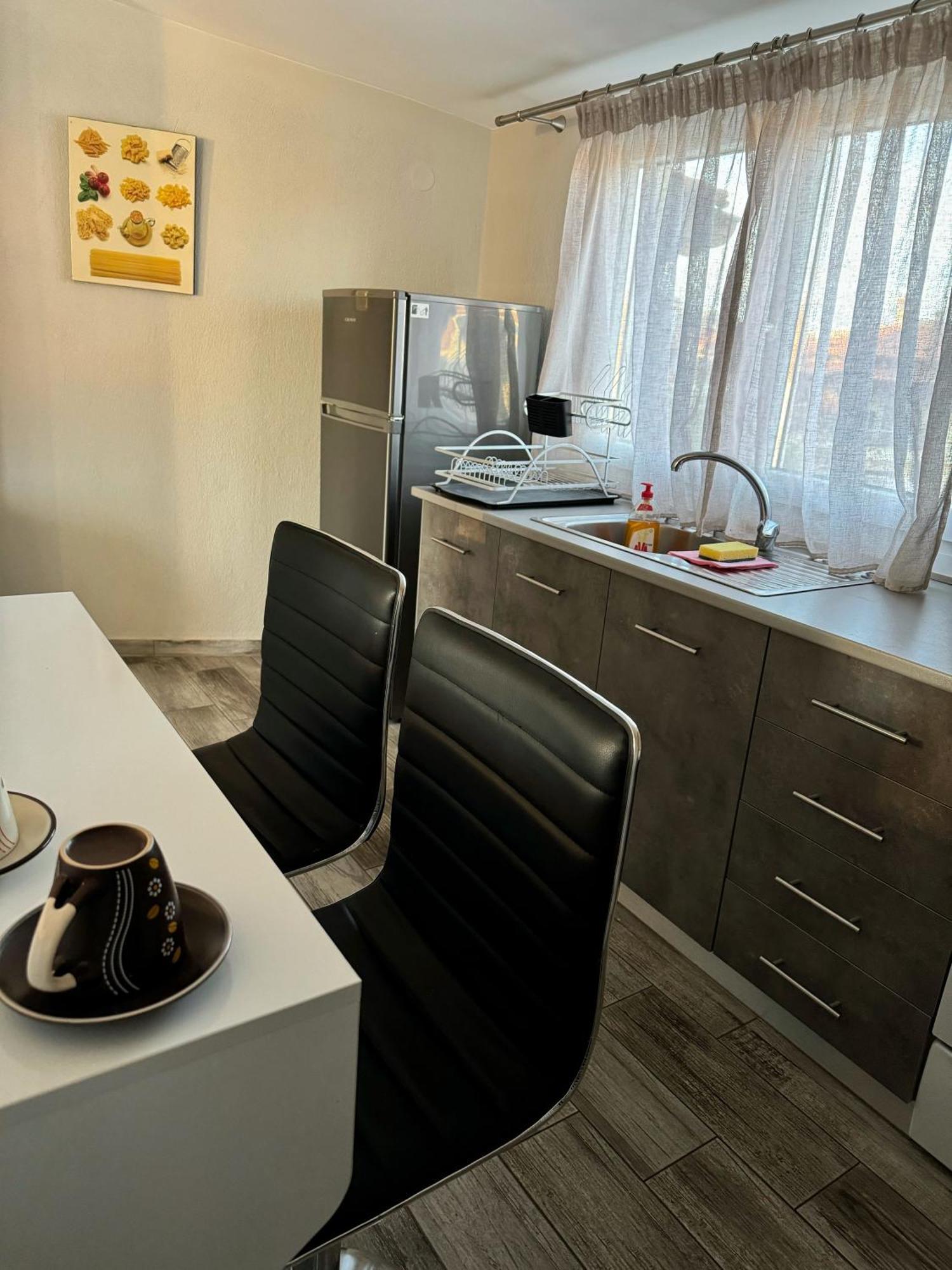 Private Modern Apartment Nea Roda Exterior foto